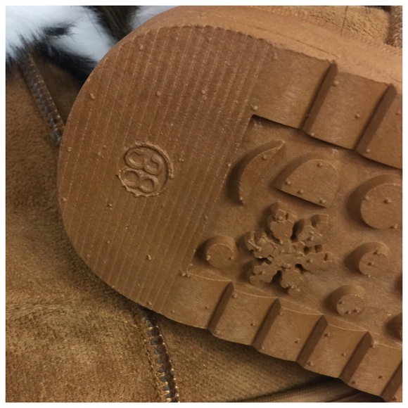 5⭐️RATED Faux Leather Warm Comfy Fall Fuzzy Winter Boot NEW Boutique Size 7 - Picture 4 of 14